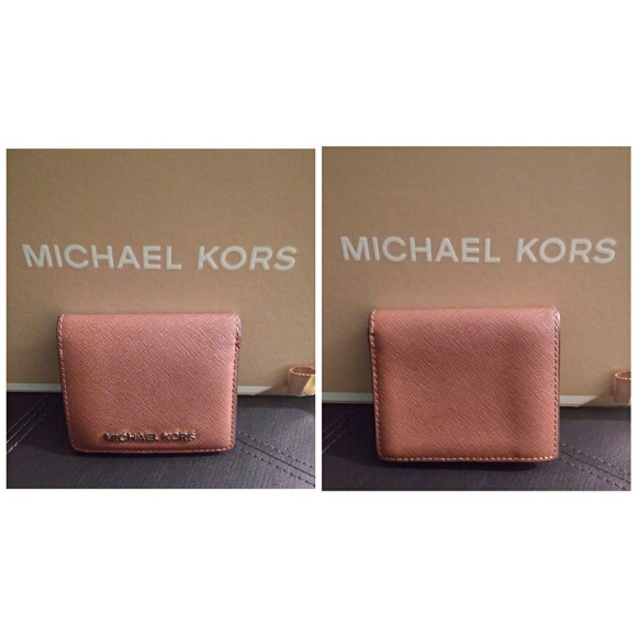 💵SOLD! Michael Kors wallet💵 - Picture 2 of 6